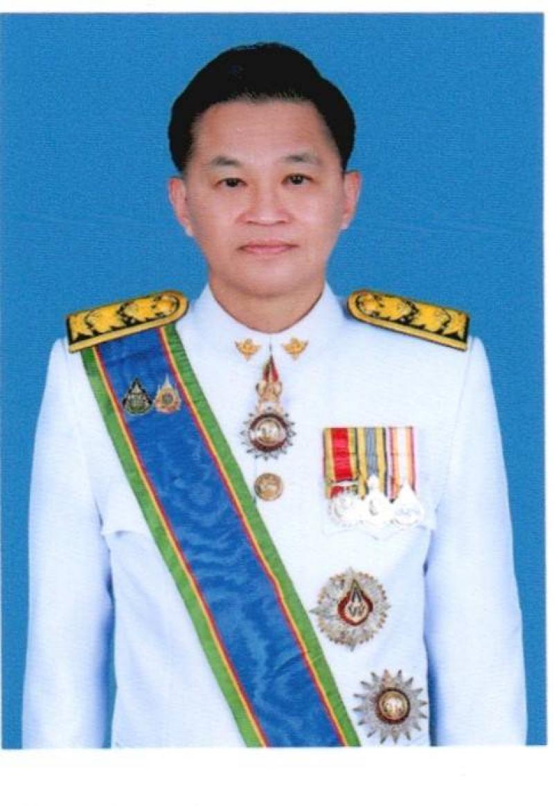 นายสุเทพ    วรรณา 
